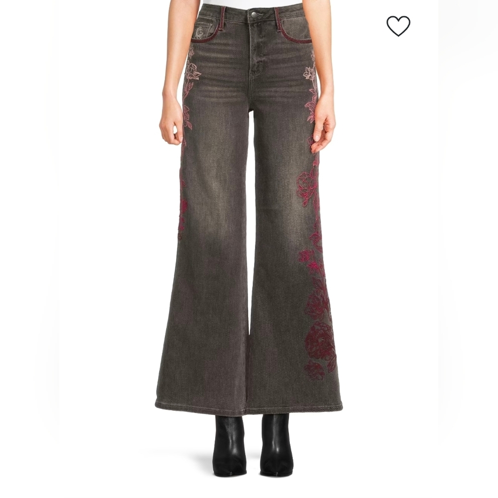 Beautiful floral embroidered wide leg jeans NWT
